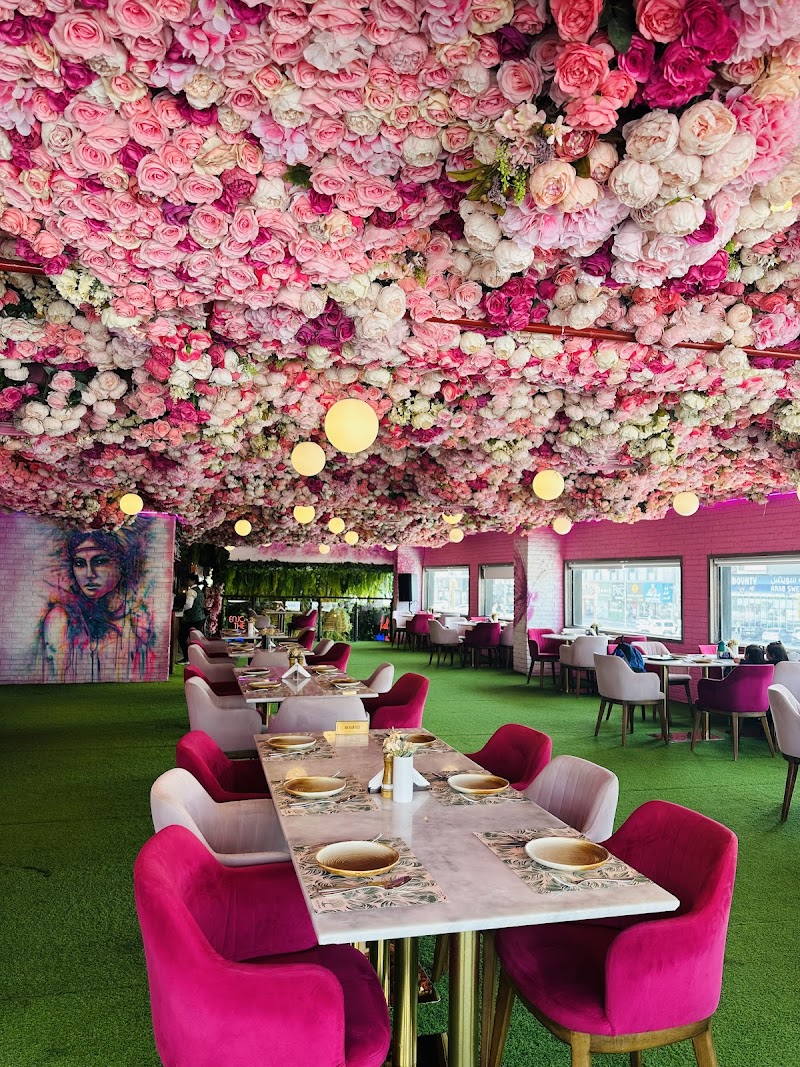 مطعم وود هاوس عجمان 3