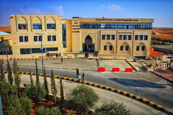 جامعة الزرقاء.