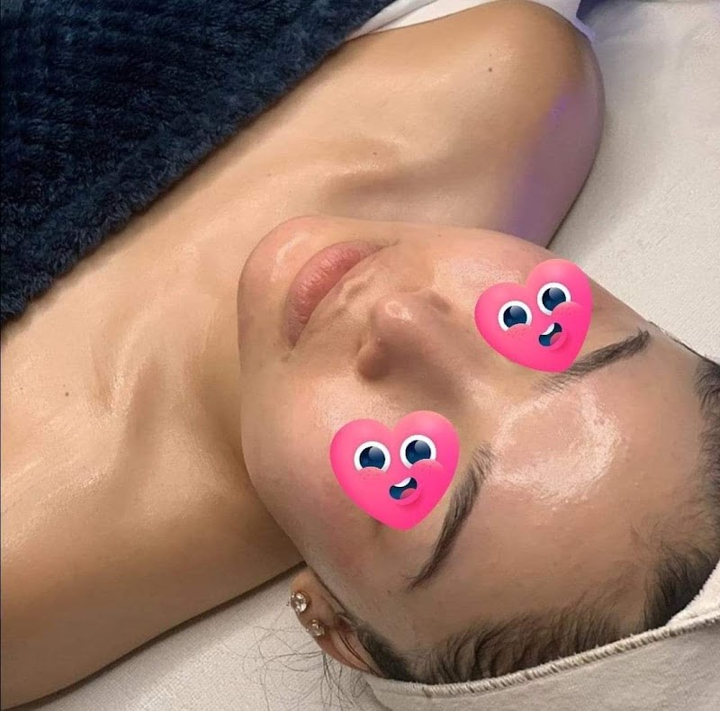 أمينة نايلة (خبيرة تجميل)