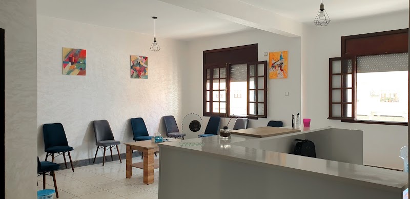 طبيبة الأسنان هديوي منال - عيادة اللؤلؤة البيضاء 2