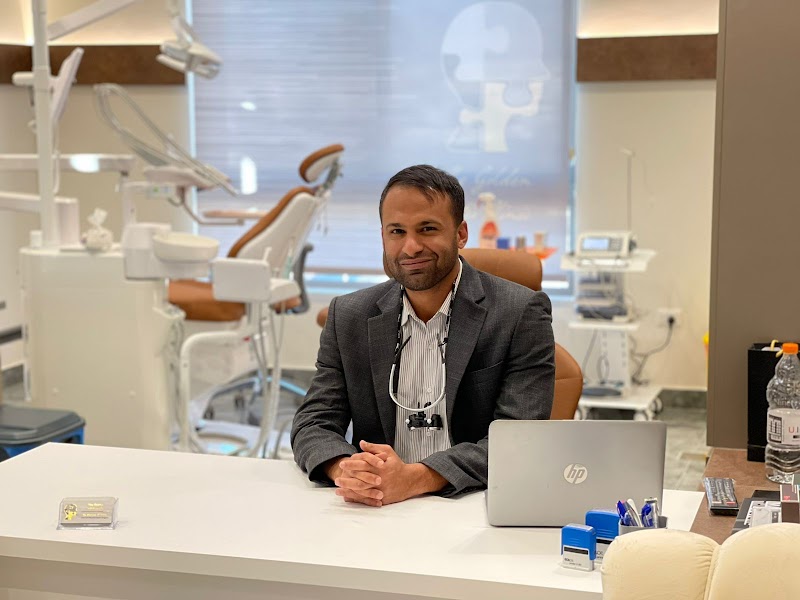 عيادة النسبة الذهبية، الدكتور مروان العمرو