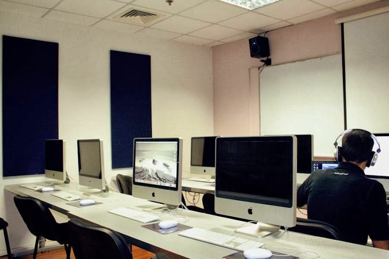 كلية SAE الجامعية دبي 4