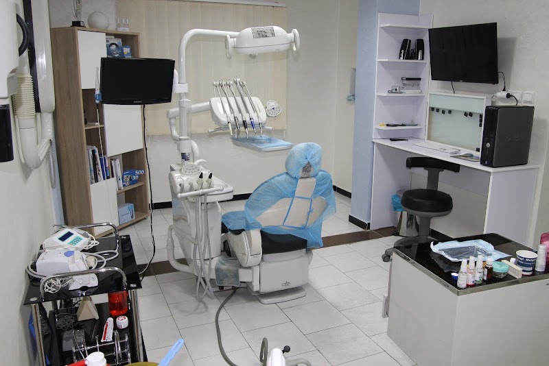 عيادة الأسنان د. محمد مبروكي \ جراحة وزراعة الفم 2