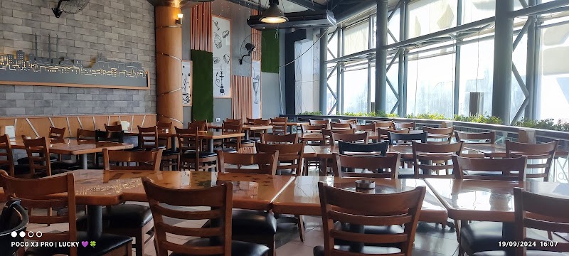 مطعم غراند ستيشن 4