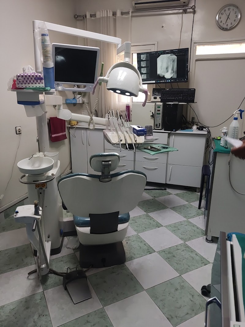 طبيب الأسنان الجراح أنور سعود