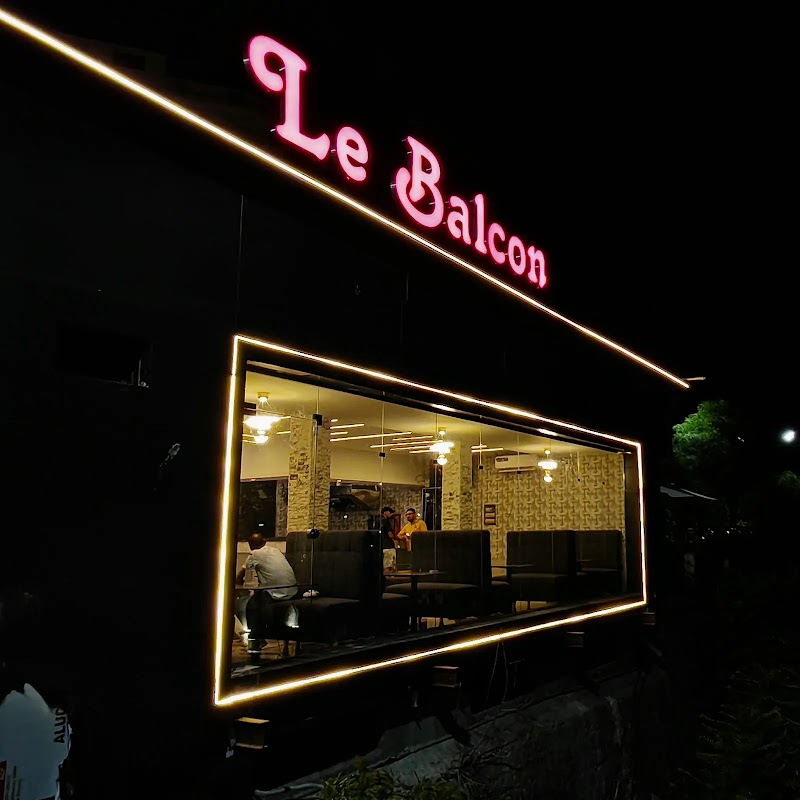 لو بالكون