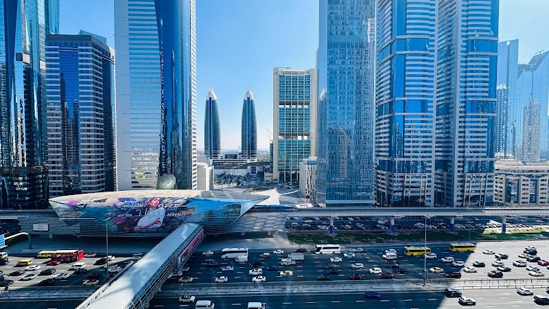 فندق سُنداي ميغا طريق الشيخ زايد بالقرب من DIFC سابقاً فندق الإمارات العظيم