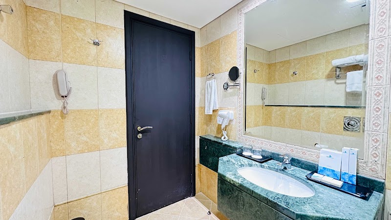 فندق سُنداي ميغا طريق الشيخ زايد بالقرب من DIFC سابقاً فندق الإمارات العظيم 4