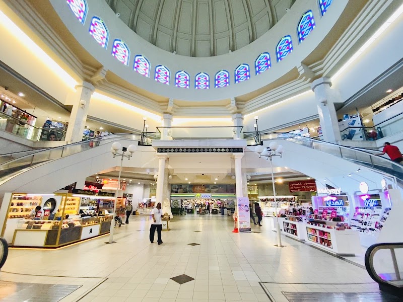 مركز مدينة زايد للتسوق 4