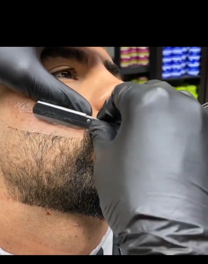 الحلاق زكور ابو ايهم