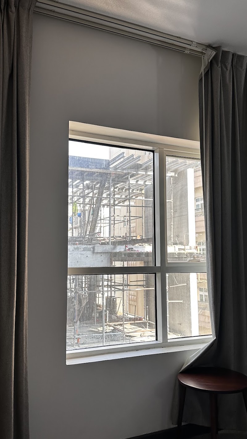 أزمي، الشارقة