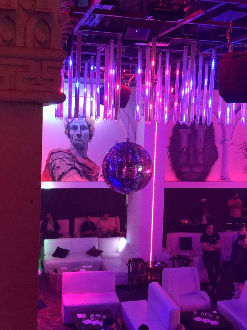 نادي أرينا 4