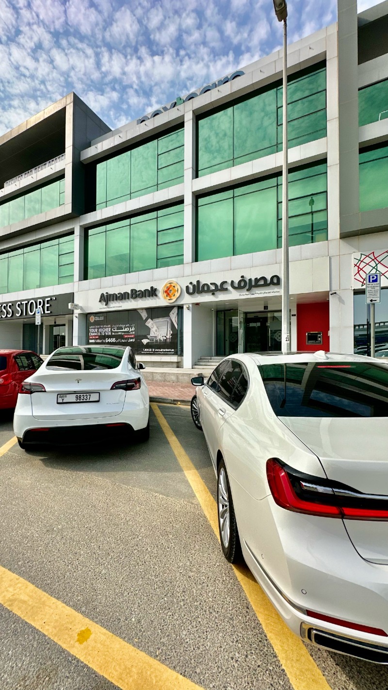 مصرف عجمان - طريق الشيخ زايد 4