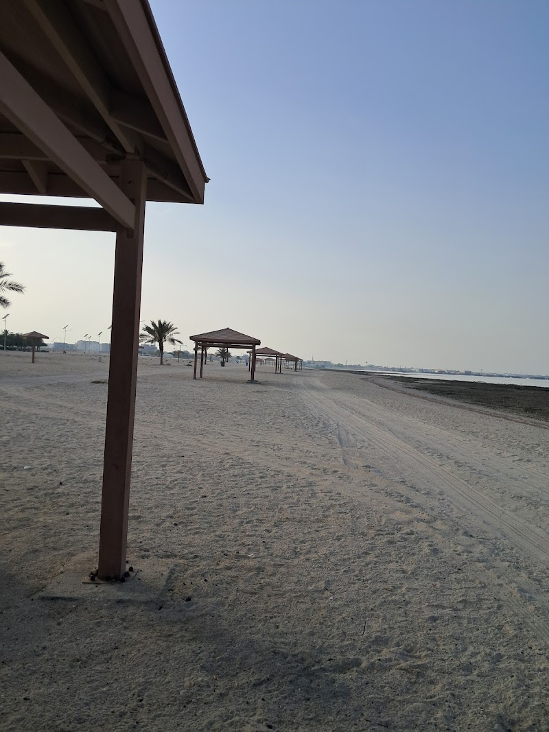 الشاطئ العام في الوكرة 2