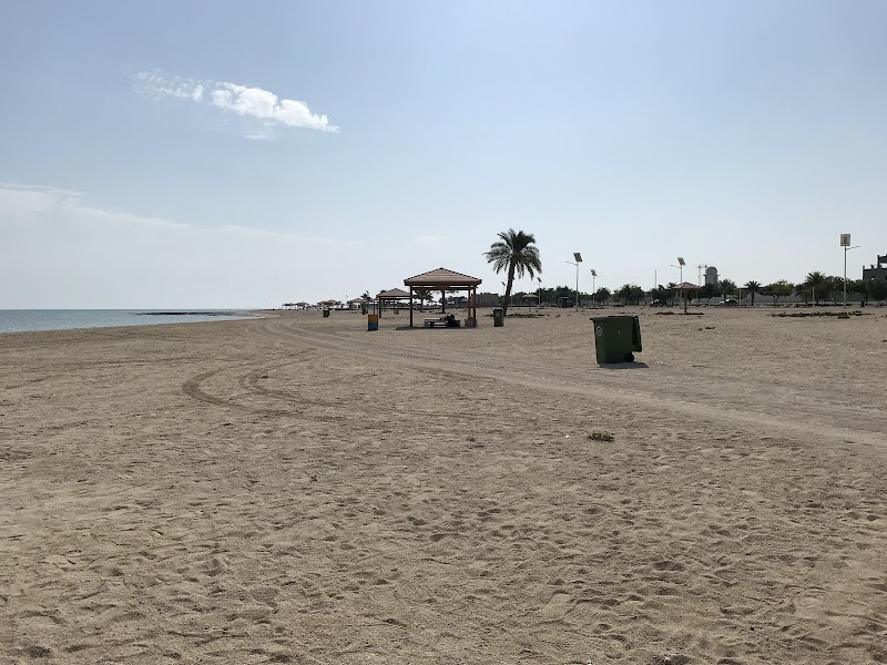 الشاطئ العام في الوكرة 3