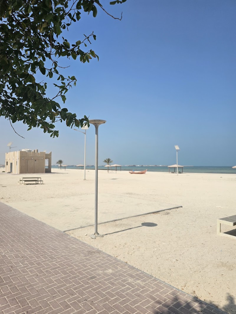الشاطئ العام في الوكرة 4