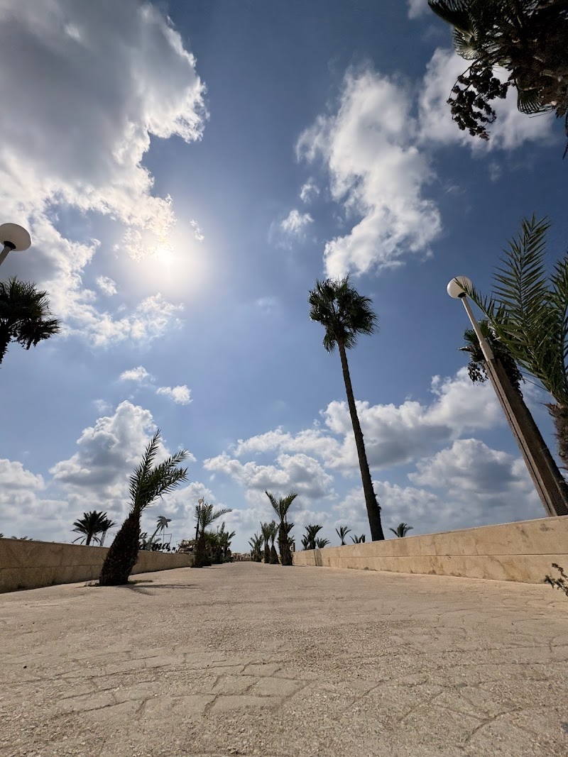 شاطئ الرمال الذهبية