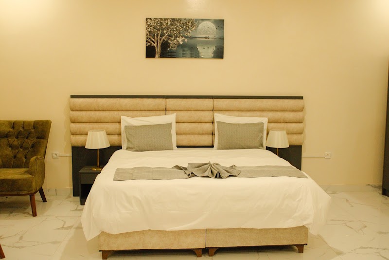 أجنحة فندق المدنية