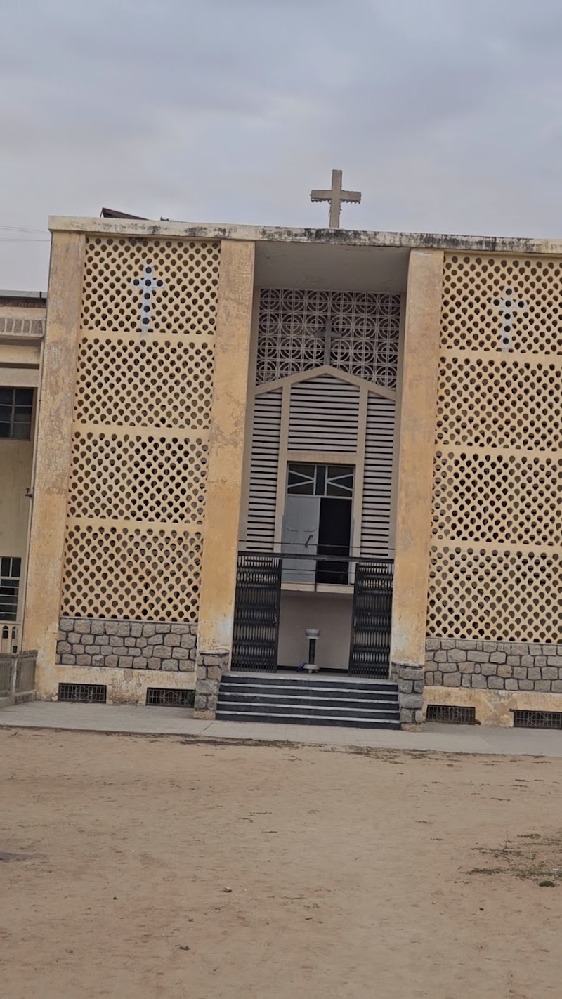 كرين، مدرسة وكنيسة سانت جوزيف 2