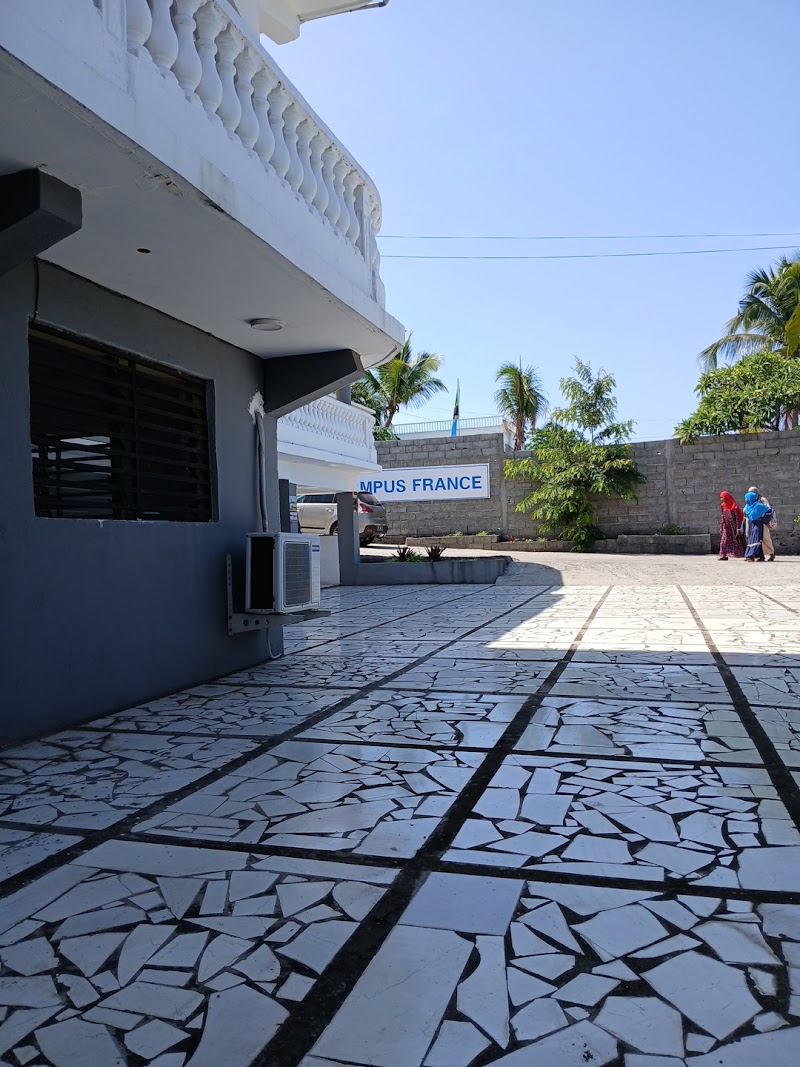 الحرم الجامعي فرنسا جزر القمر