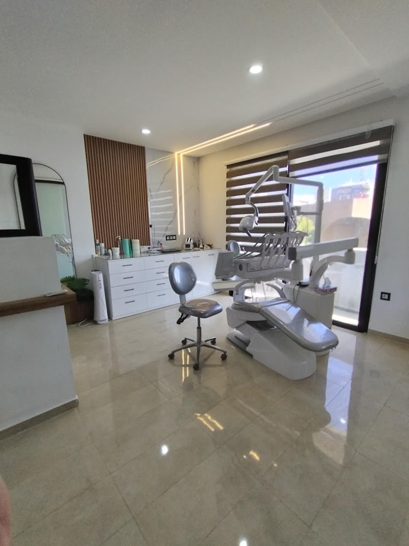 عيادة أسنان د. نهى السخيري