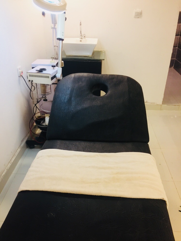 عيادة بشرة و شعر HerbCrush