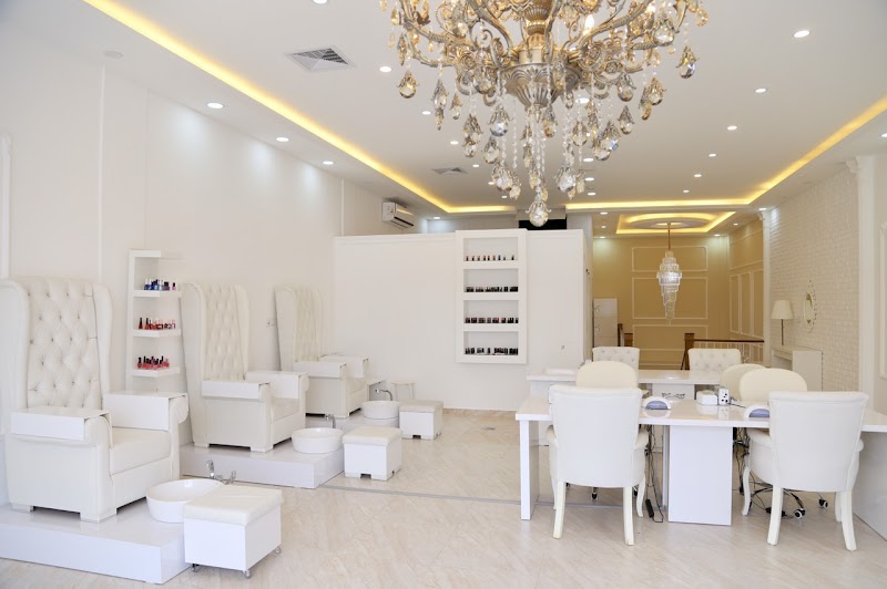 مركز التجميل الكندي