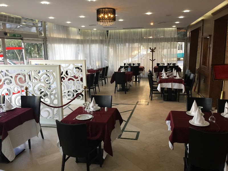 مطعم إيدا (أسماك طازجة ولحوم، 1800 و 3000)