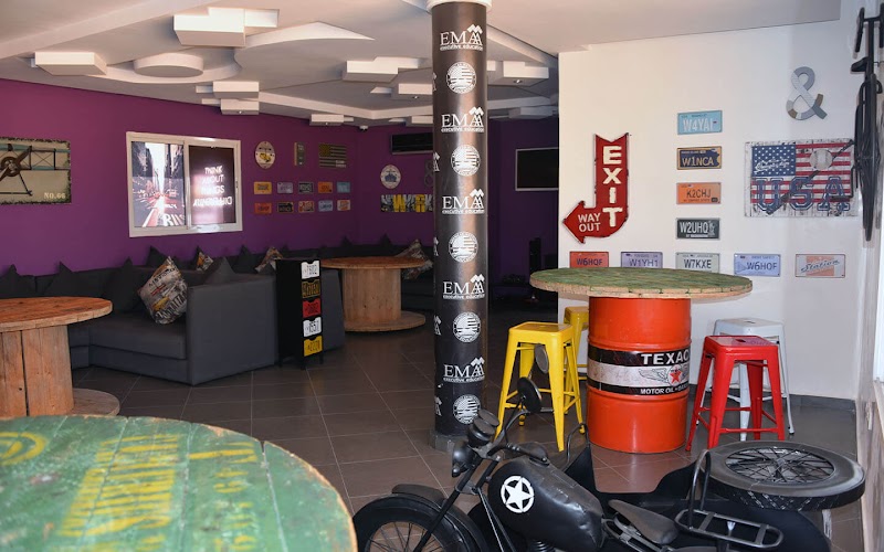 مدرسة إما للأعمال 4