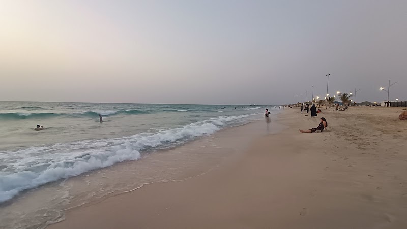 مناطق لعب الأطفال على شاطئ أم القيوين 2