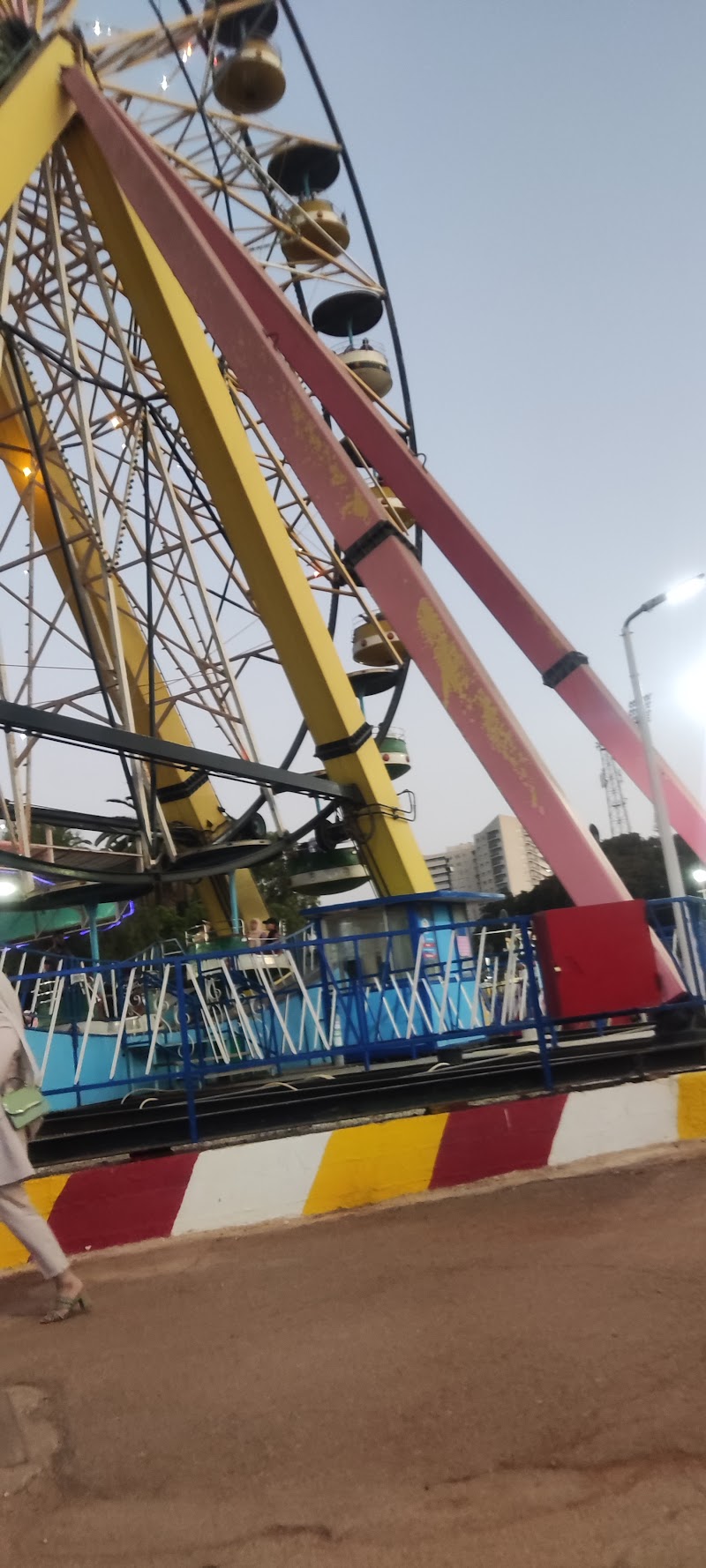 مركز تسوق سانت هوبير بابا ريزيدنس 3