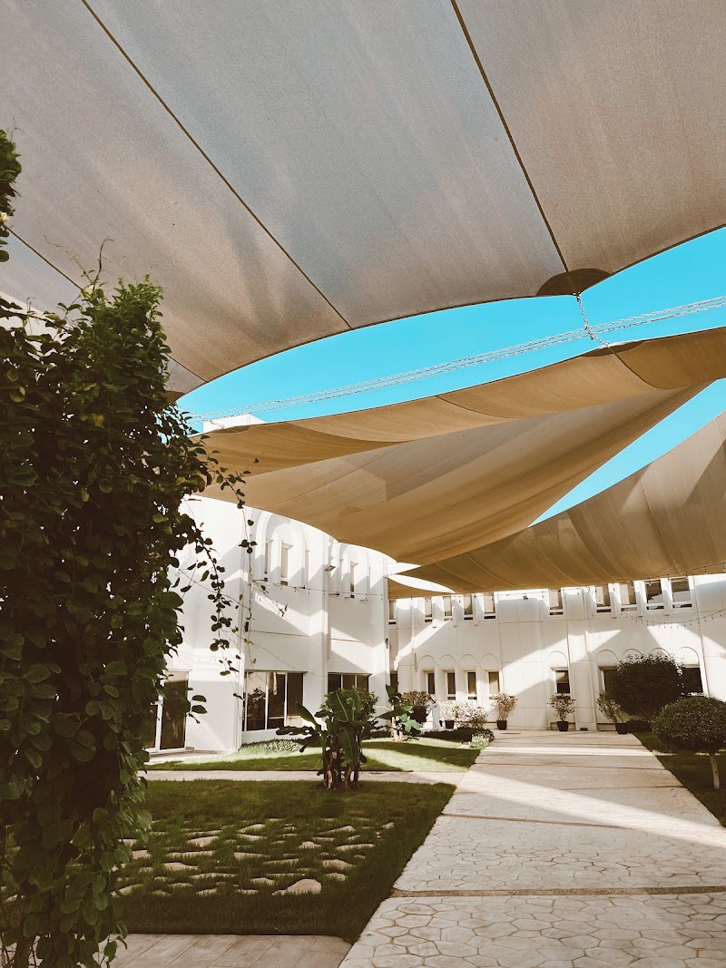 جامعة محمد بن زايد للعلوم الإنسانية 4