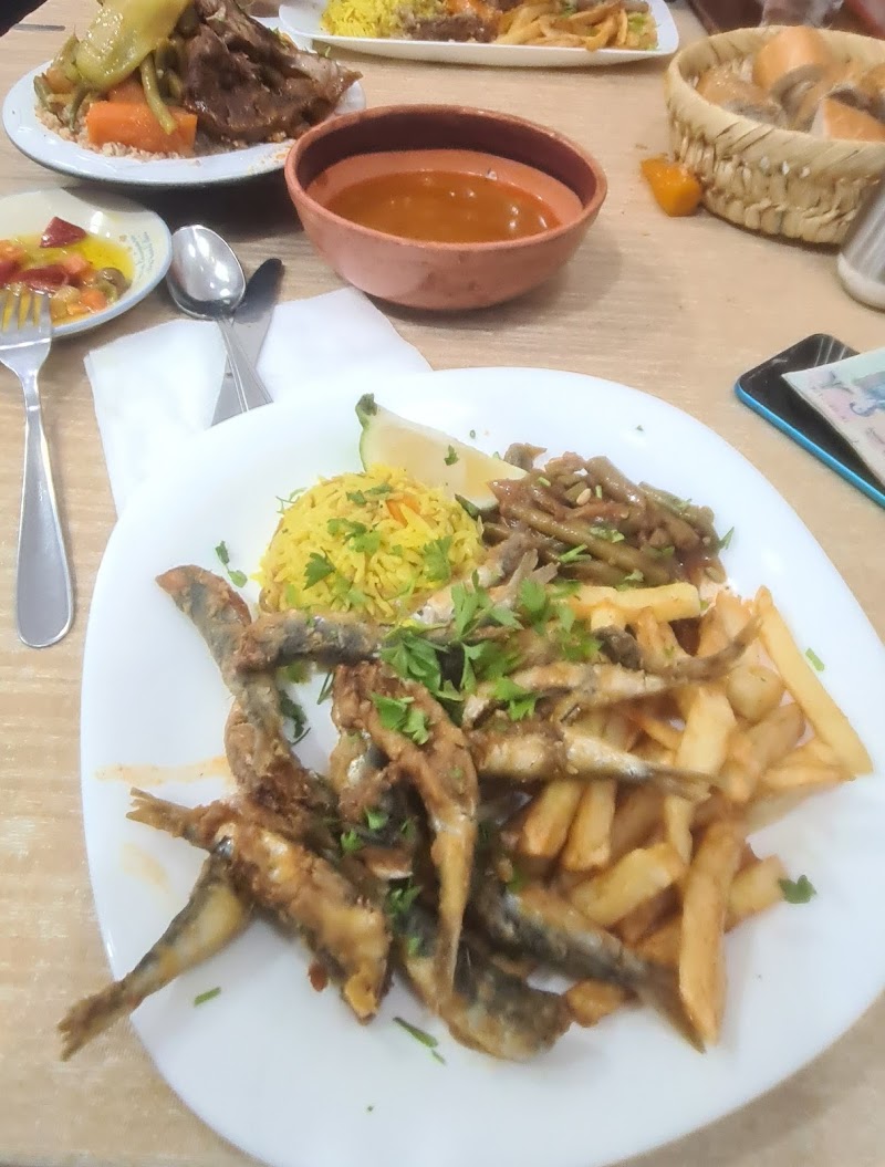 مطعم سارة، شيز كامل