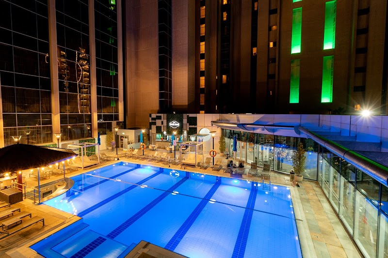 هوليدي إن السالمية 3