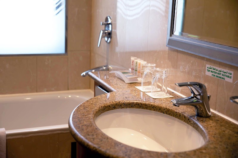 هوليدي إن السالمية 4