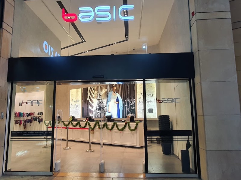 متاجر أوتليت الأساسية