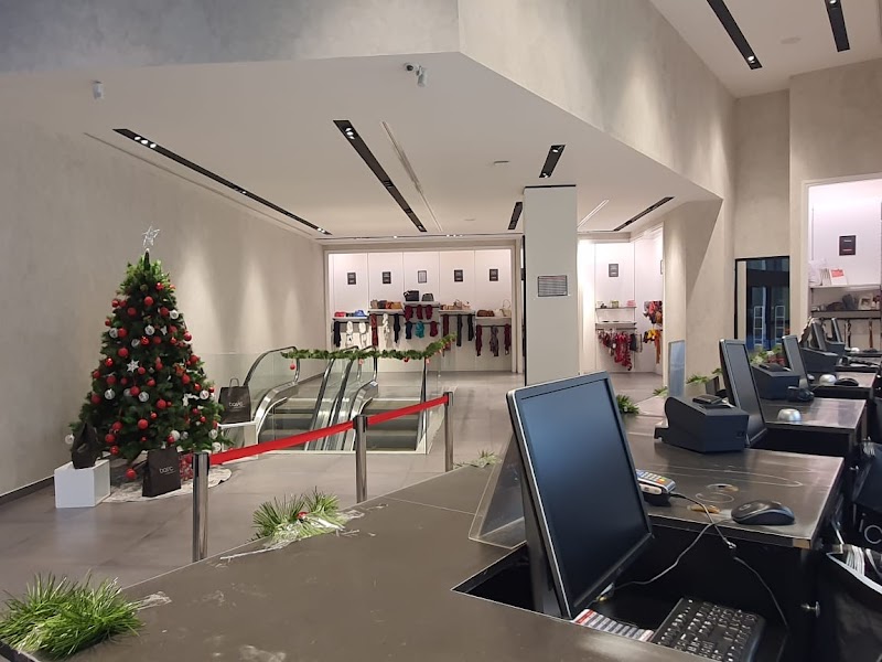 متاجر أوتليت الأساسية 2