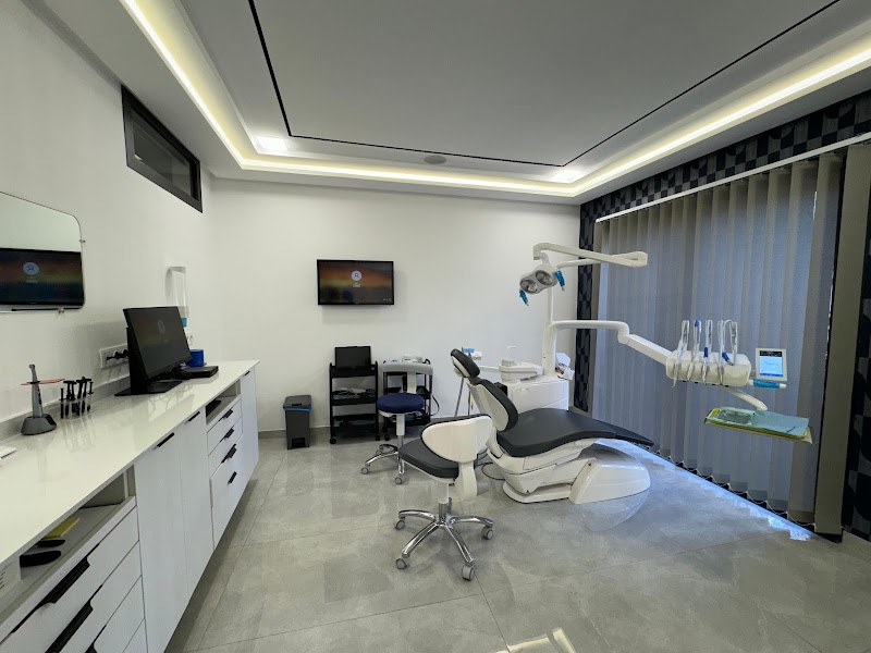 عيادة الأسنان الواحدة 4