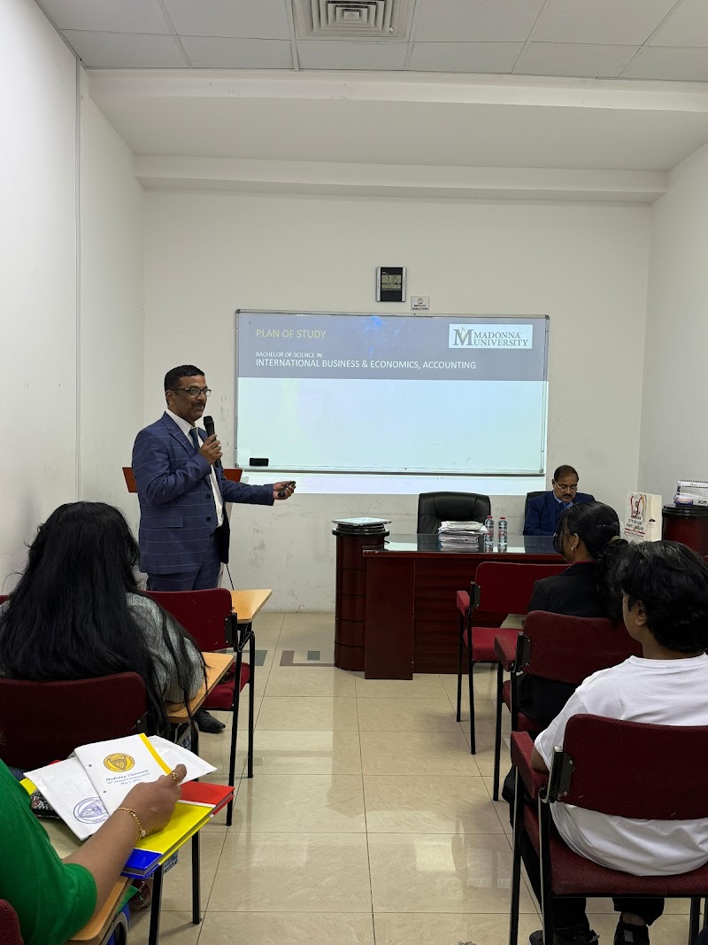 كلية لندن الأمريكية سيتي - التعاون، تجارة-2 4