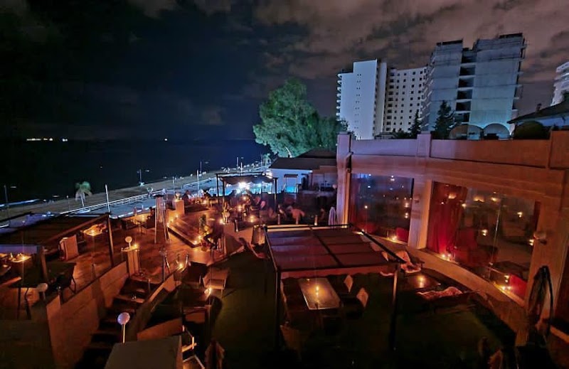 سكاي لاونج 4