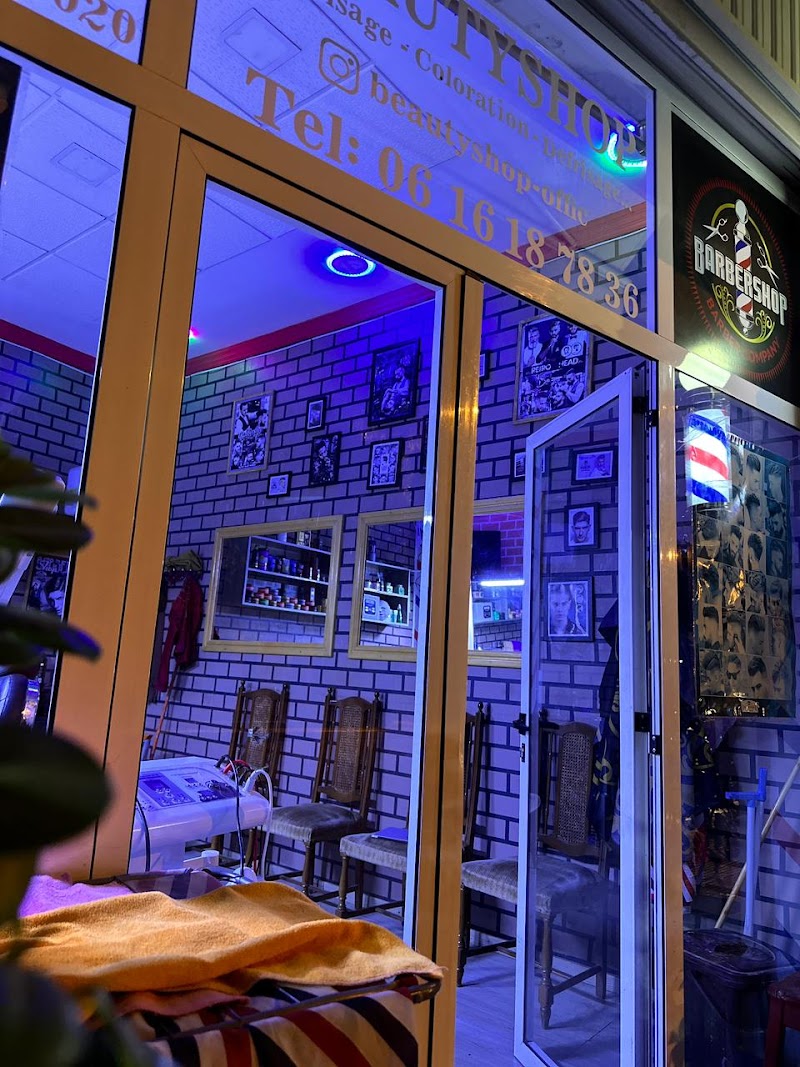 صالون الحلاقة الفاخر 3