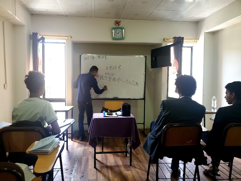 كلية ساي التعليمية اليمنية الصينية 3