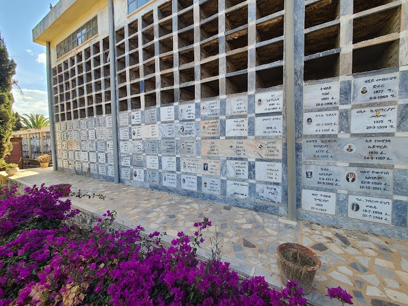 مقبرة أسمرا الإيطالية 2