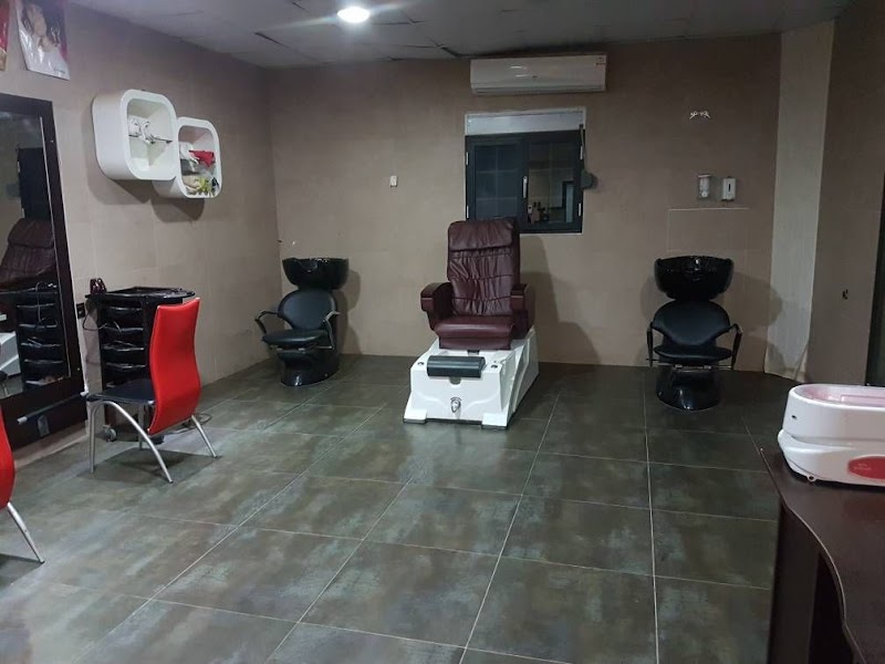 صالون صفية عزيز للتجميل