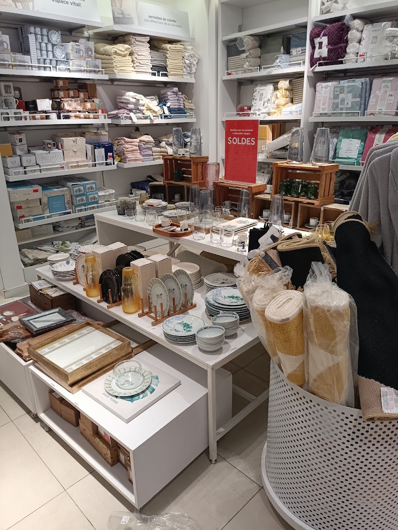 ال سي وايكيكي 3