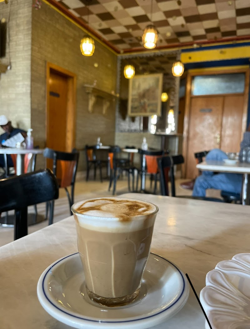 مقهى أسمرى للحلويات 4