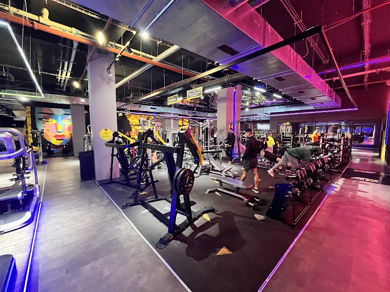 أدري جيم طنجة: صالة رياضية، مركز لياقة يقع في وسط مدينة طنجة