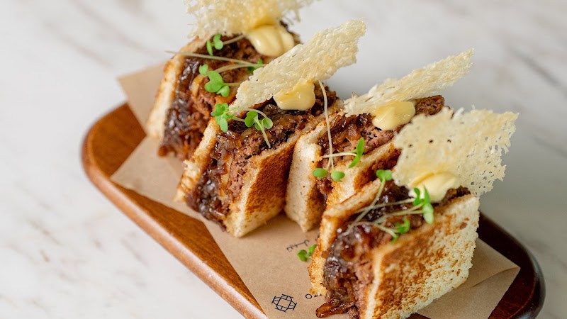 طاولة أتو - دبي مول 2