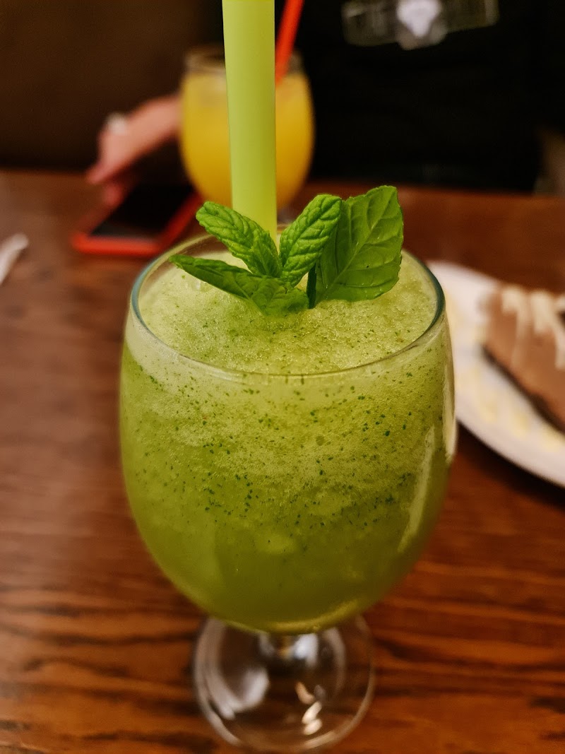 مطعم ومقهى سنديان 7