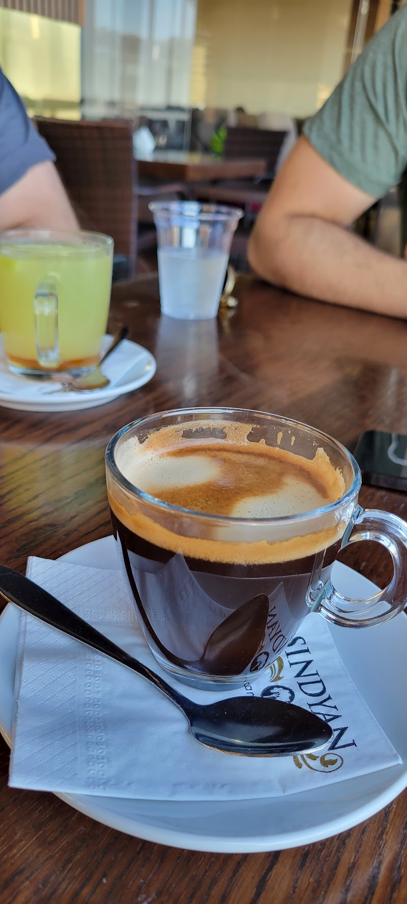 مطعم ومقهى سنديان 9